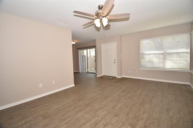 Foto del edificio - 2711 Grants Lake Blvd