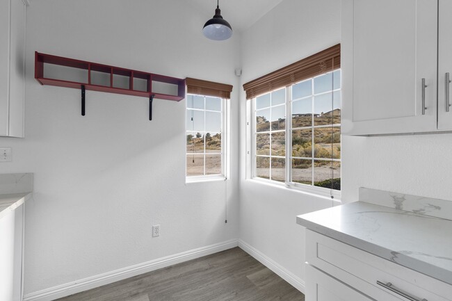 Building Photo - Beautiful 2 Bedroom Condo