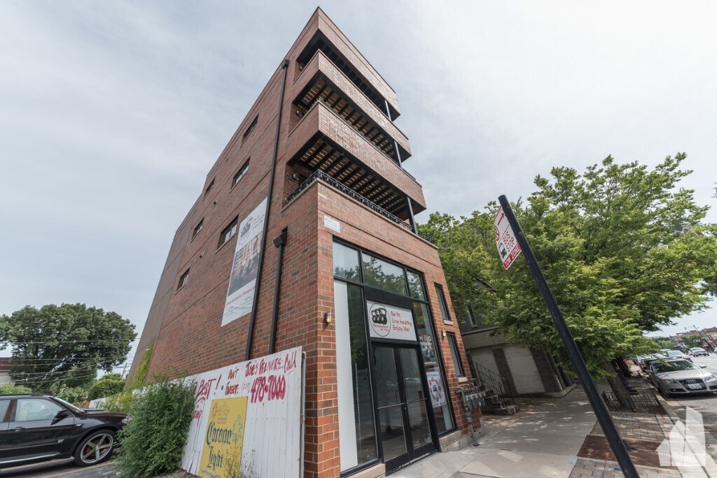 Primary Photo - 2248 W Irving Park Rd