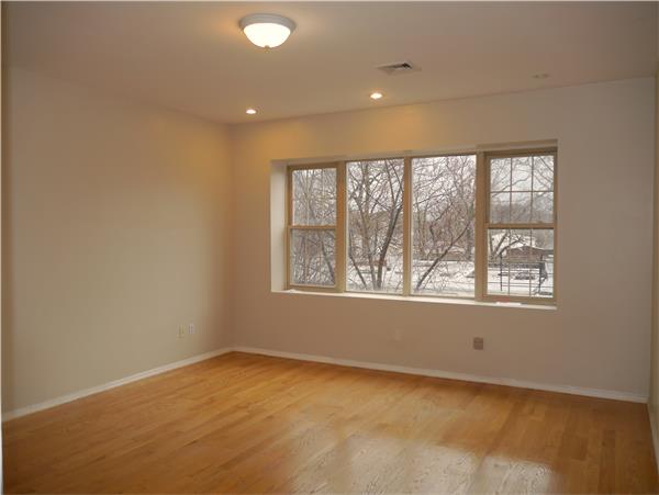 Building Photo - 1392 E 18th St