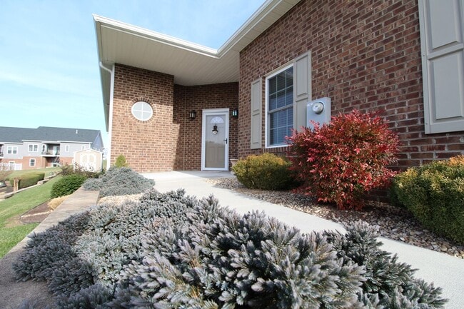 Building Photo - Beautiful duplex for rent- 106 Hollen Mill...