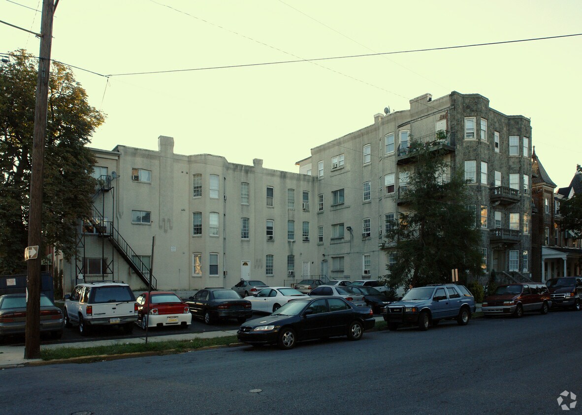 Building Photo - 1346-1352 W Linden St