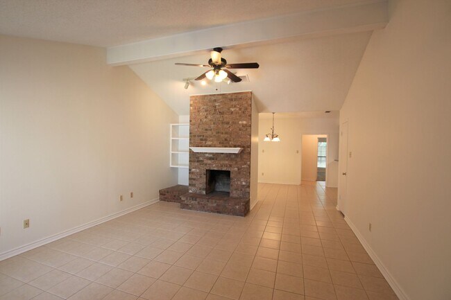 Foto del edificio - Available - Charming 2-bedroom, 2.5-bath townhome