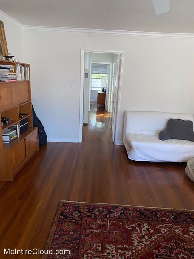 Foto del edificio - 2019 Huntington Dr