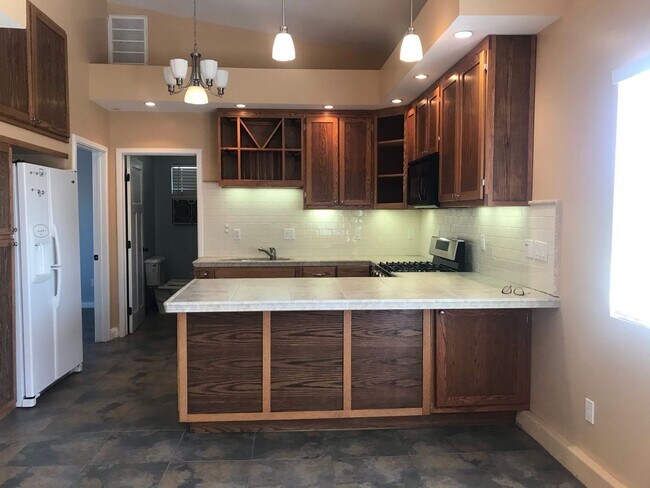 Building Photo - GUEST HOUSE, All utilities are included wi...