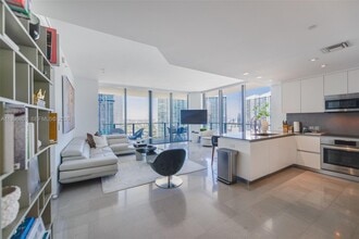 Building Photo - 68 SE 6th St