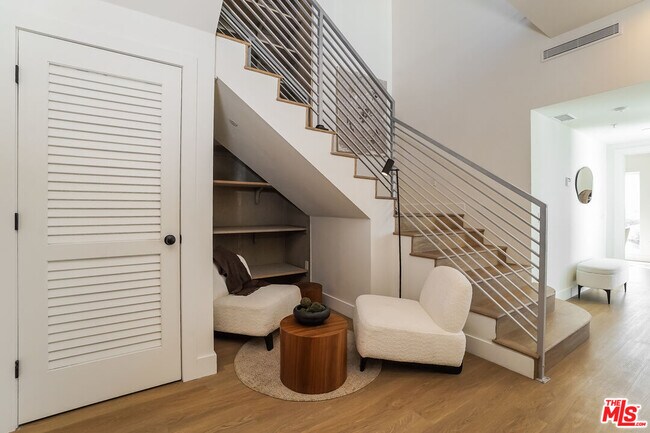 Foto del edificio - 611 N Virgil Ave