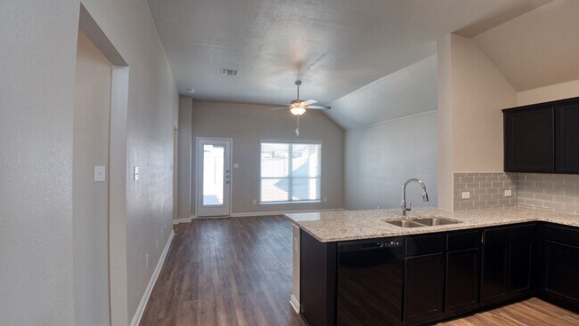 Foto del edificio - 1393 Kingsgate Dr