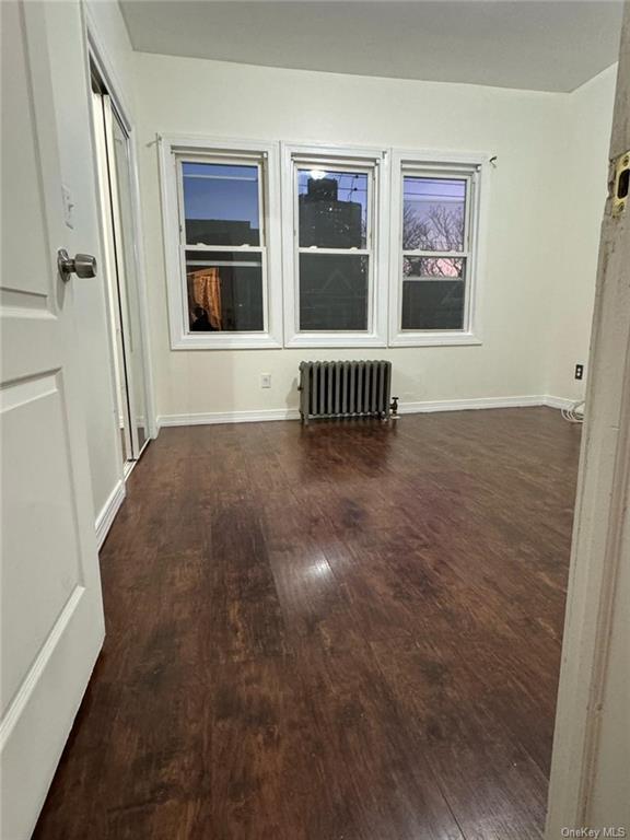 Foto del edificio - 861 E 215th St