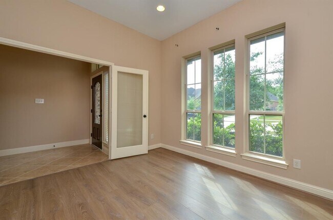 Foto del edificio - 5931 Bristol Path Ln
