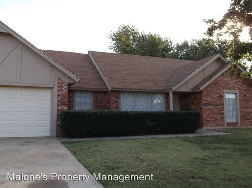 Primary Photo - 3108 N Meadowood Dr