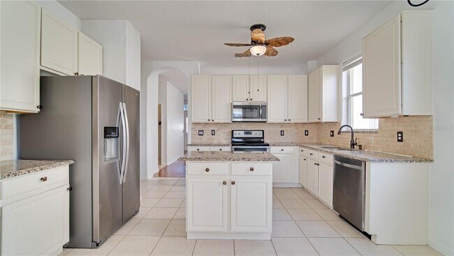 Building Photo - 1007 Royal St George Dr