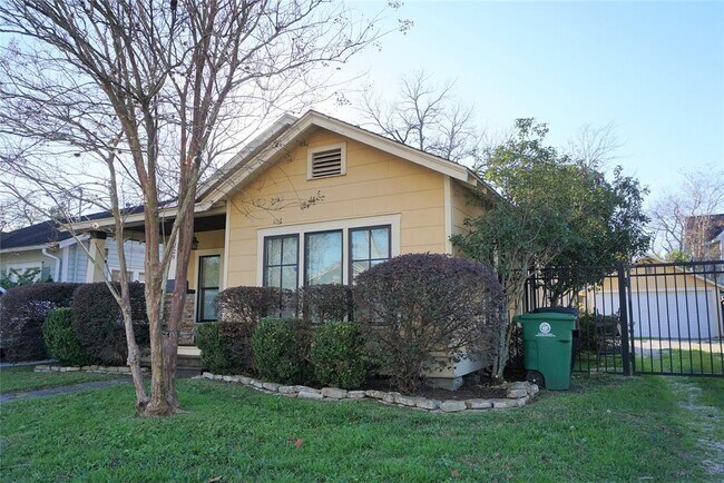 Building Photo - 2229 Singleton St