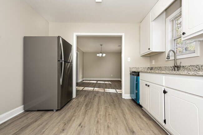 Building Photo - 520 Lakewood Dr