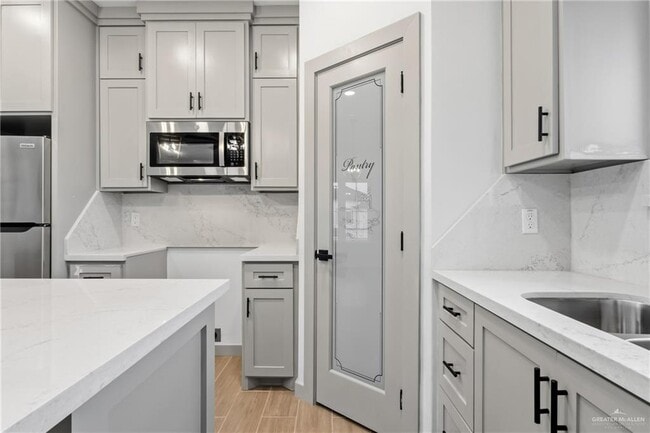 Building Photo - 17 Calle Moreno