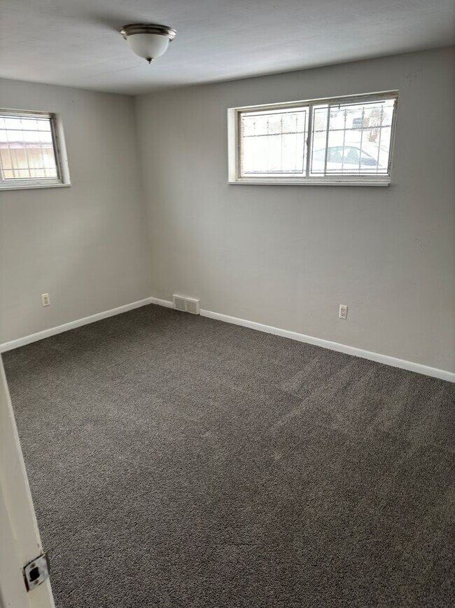 Building Photo - Delightful 2bd 1 1/2ba Single Family Home ...