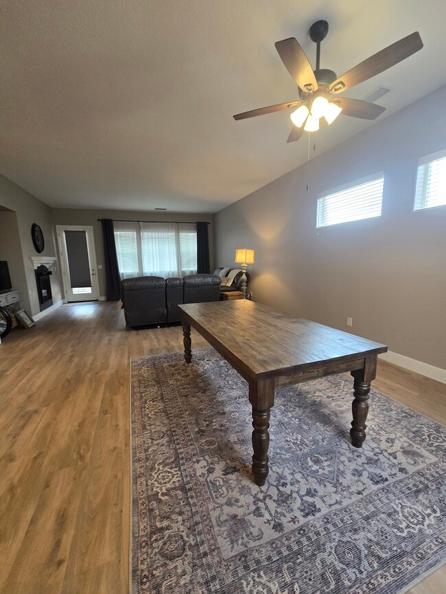 Building Photo - 992 Bella Rosa Dr