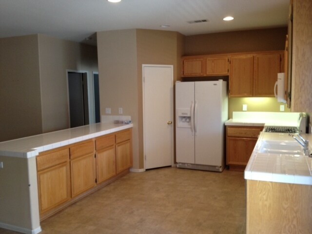 Building Photo - FOUR BEDROOM HOME WITH SPLIT FLOOR PLAN IN...