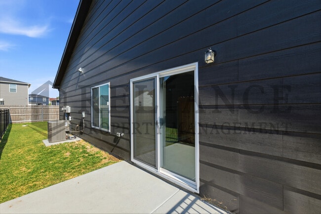 Building Photo - 2755 S Greenleaf St