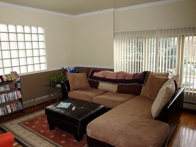 living room - 811 Washtenaw Ave