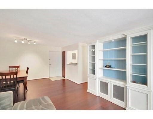 Building Photo - 5050 Washington St