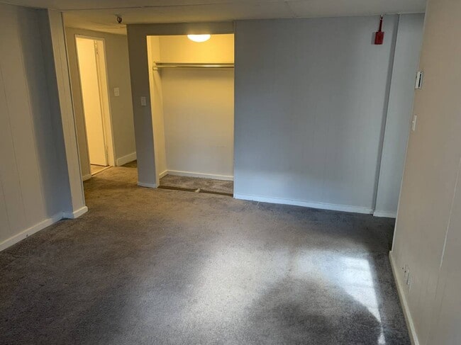 Building Photo - 2 St Mark St