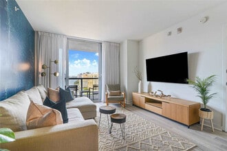 Building Photo - 2602 E Hallandale Beach Blvd