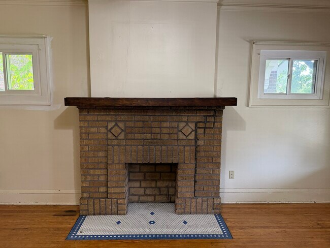 Foto del edificio - 1357 Phelps Ave