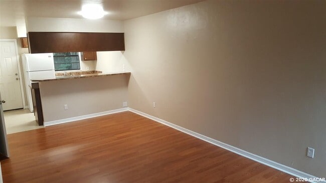 Building Photo - 630 SW 10th Ln