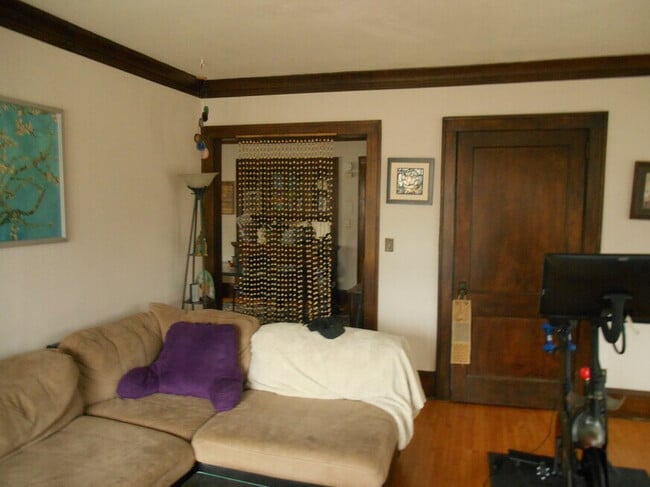 Building Photo - 1305 W 34th St