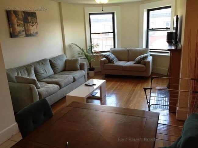Building Photo - 128 Hemenway St