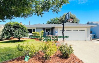 Building Photo - 1112 Kelly Dr