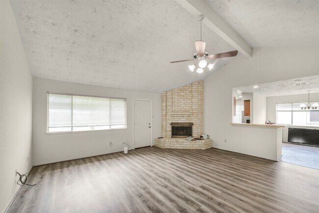 Foto del edificio - 16323 Summer Dawn Ln