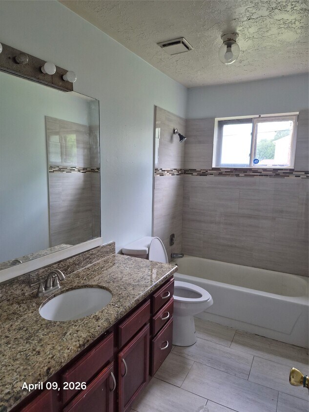 Foto del edificio - 8315 Lone Quail Dr