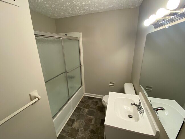 Building Photo - 221 S Porter Dr