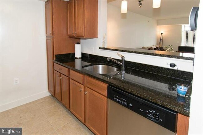 Foto del edificio - 11800 Sunset Hills Rd