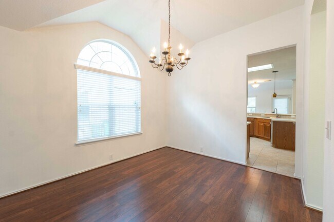 Foto del edificio - Beautiful Home in a Gated Community with S...