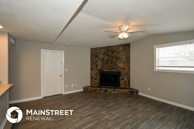 Foto del edificio - 7525 Pheasant Run Dr