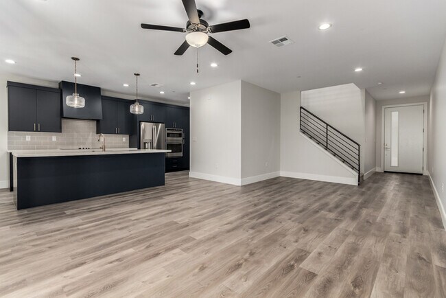 Foto del edificio - 165 E Lexington Ave