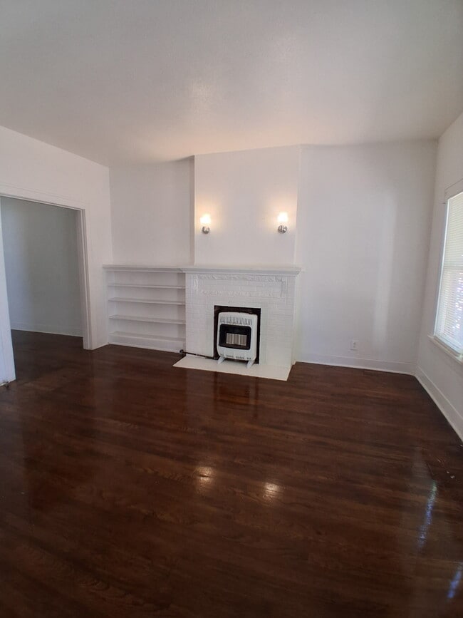 Building Photo - 707 Baylor St