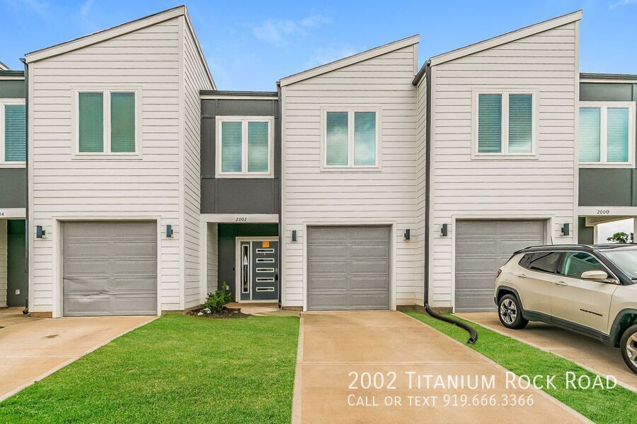 Photo - 2002 Titanium Rock Road-