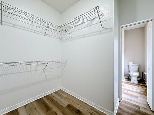 Foto del edificio - 57 Renshaw Dr