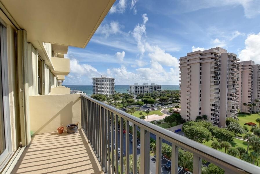 Primary Photo - 2121 N Ocean Blvd