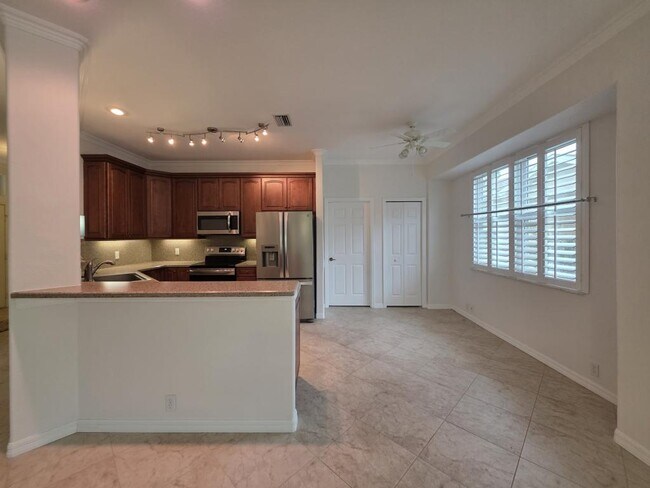 Building Photo - 4492 Golf Club Ln