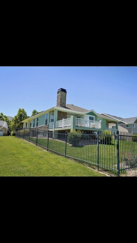 Building Photo - 2398 S Lakewood