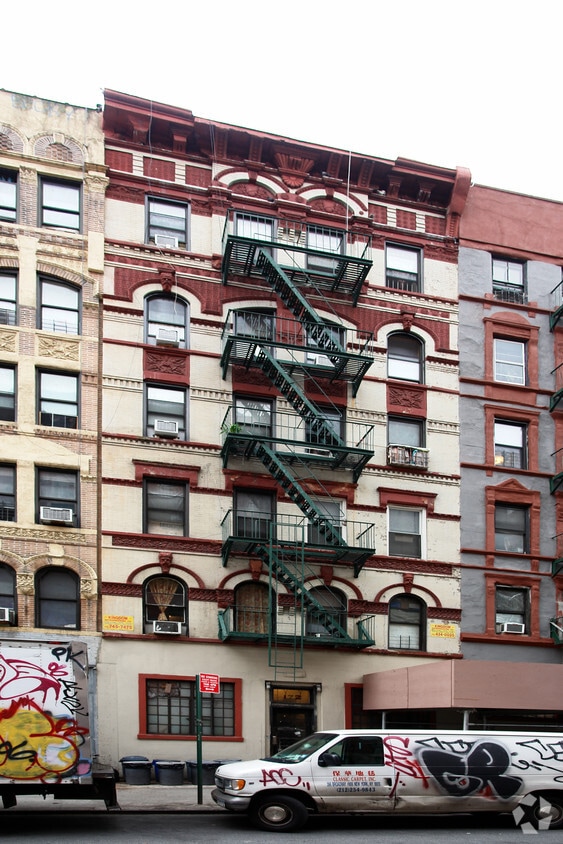 Primary Photo - 172 Henry St