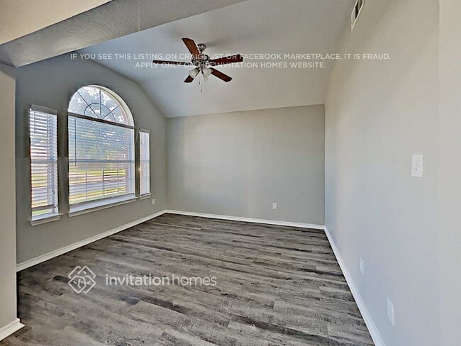 Foto del edificio - 210 Creek Point Ln