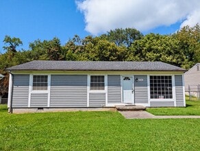 Building Photo - 2028 Top Hill Dr NW