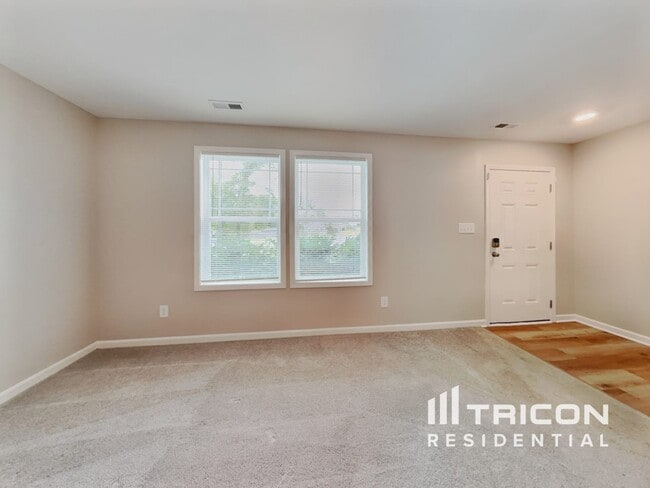 Building Photo - 105 Hockey Puck Wy