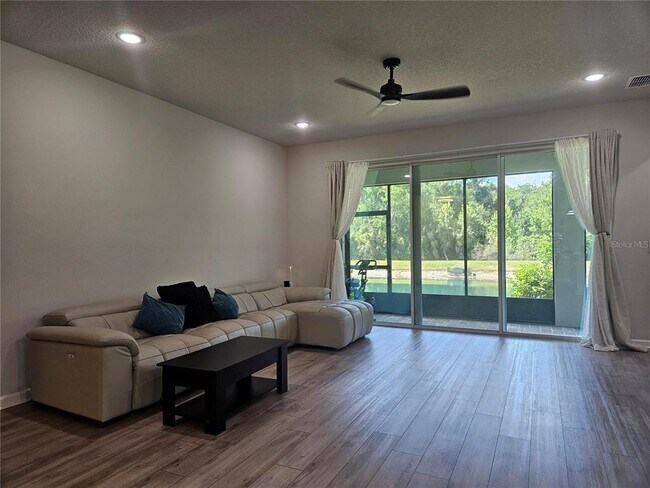 Foto del edificio - 26030 Fantasy Sky Ln.